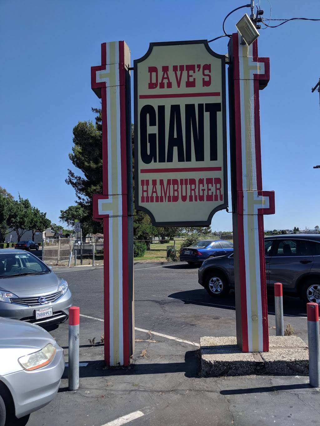 Daves Giant Hamburger | restaurant | 1055 N Texas St, Fairfield, CA 94533, USA | 7074251818 OR +1 707-425-1818