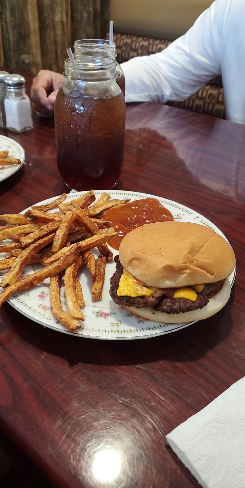 Up The Creek Cafe / Restaurant | restaurant | 4820 US-90, Marianna, FL 32446, USA | 8505261009 OR +1 850-526-1009