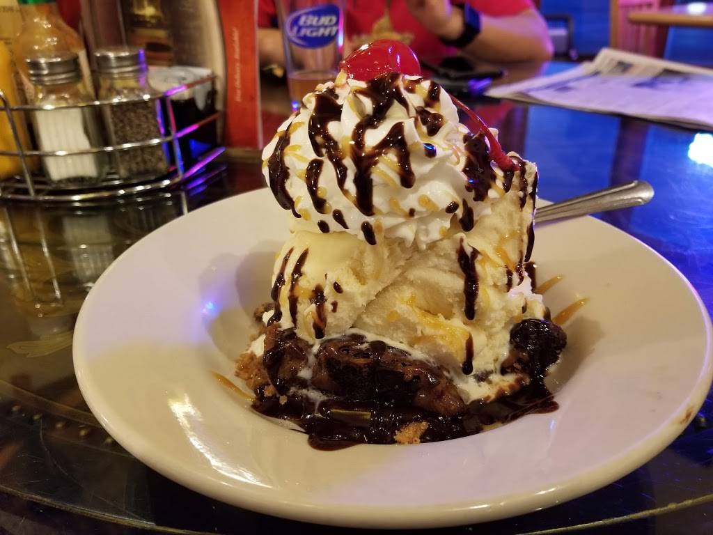 Delongs | restaurant | 201 N Mill St, Pontiac, IL 61764, USA | 8158441983 OR +1 815-844-1983