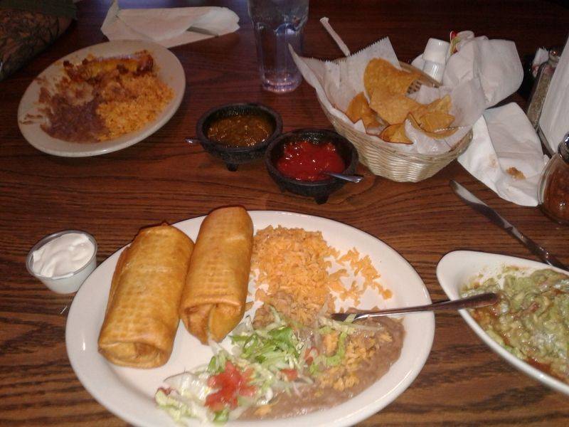 Guadalajara Restaurant | restaurant | 901 S 10th St, Milwaukee, WI 53204, USA | 4146472266 OR +1 414-647-2266
