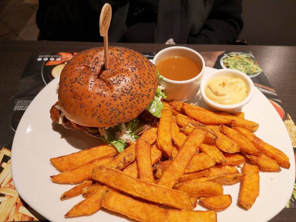 Rôtisserie St-Hubert | restaurant | 705 Brookdale Ave, Cornwall, ON K6J 5C6, Canada | 6139374644 OR +1 613-937-4644