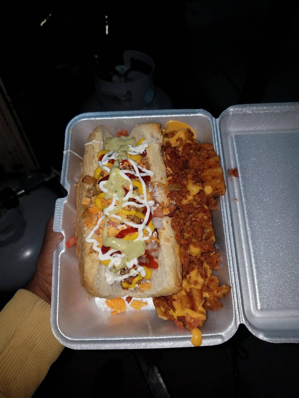 Walkers Lounge Mke | restaurant | 626 S 5th St, Milwaukee, WI 53204, USA | 4143127563 OR +1 414-312-7563