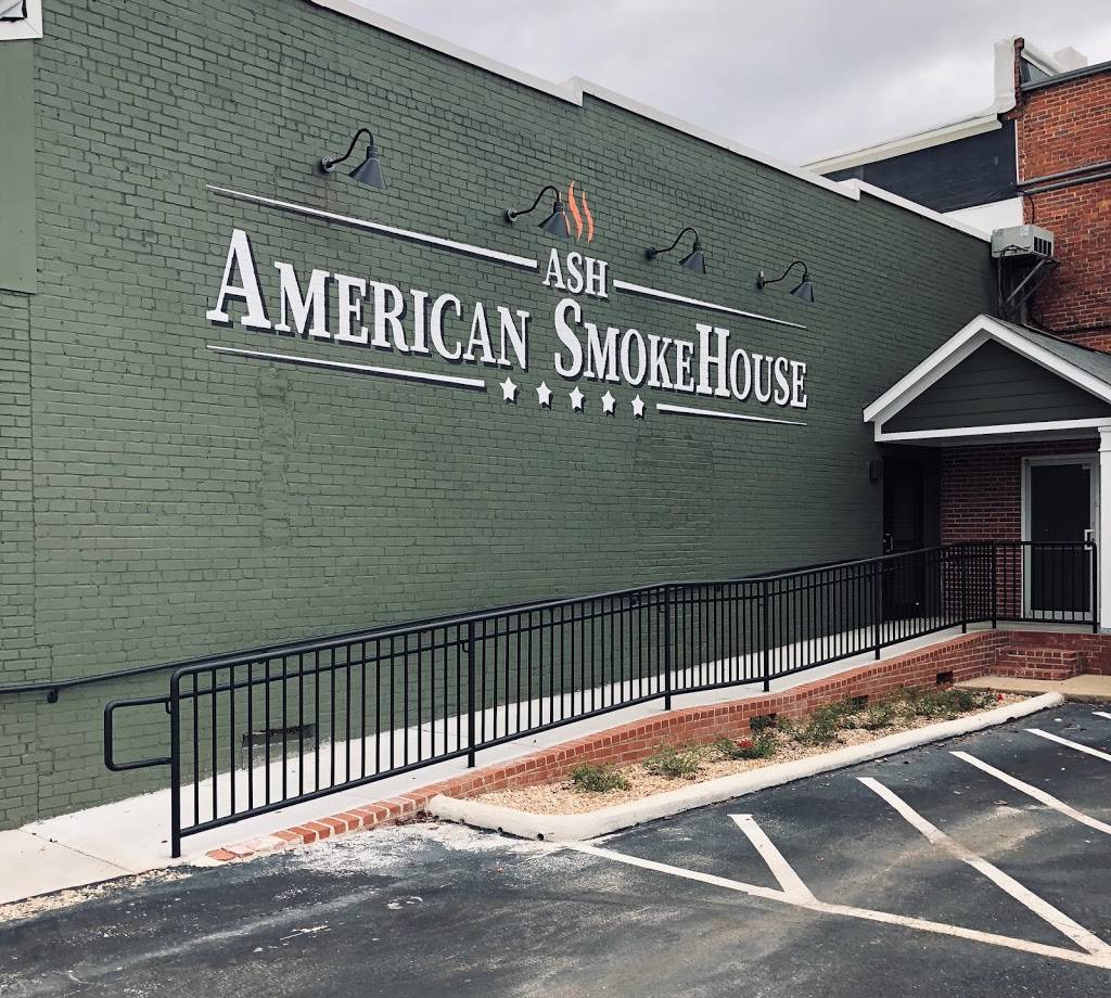 American SmokeHouse | restaurant | 719 3rd Ave, West Point, GA 31833, USA | 7065013600 OR +1 706-501-3600