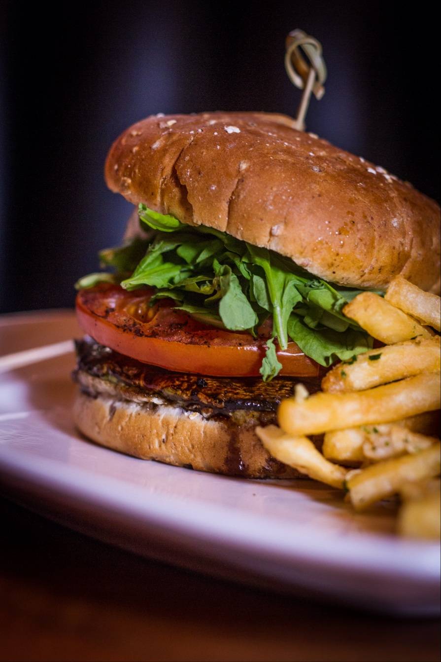 Salt Creek Grille Valencia | restaurant | 24415 Town Center Dr #115, Valencia, CA 91355, USA | 6612229999 OR +1 661-222-9999