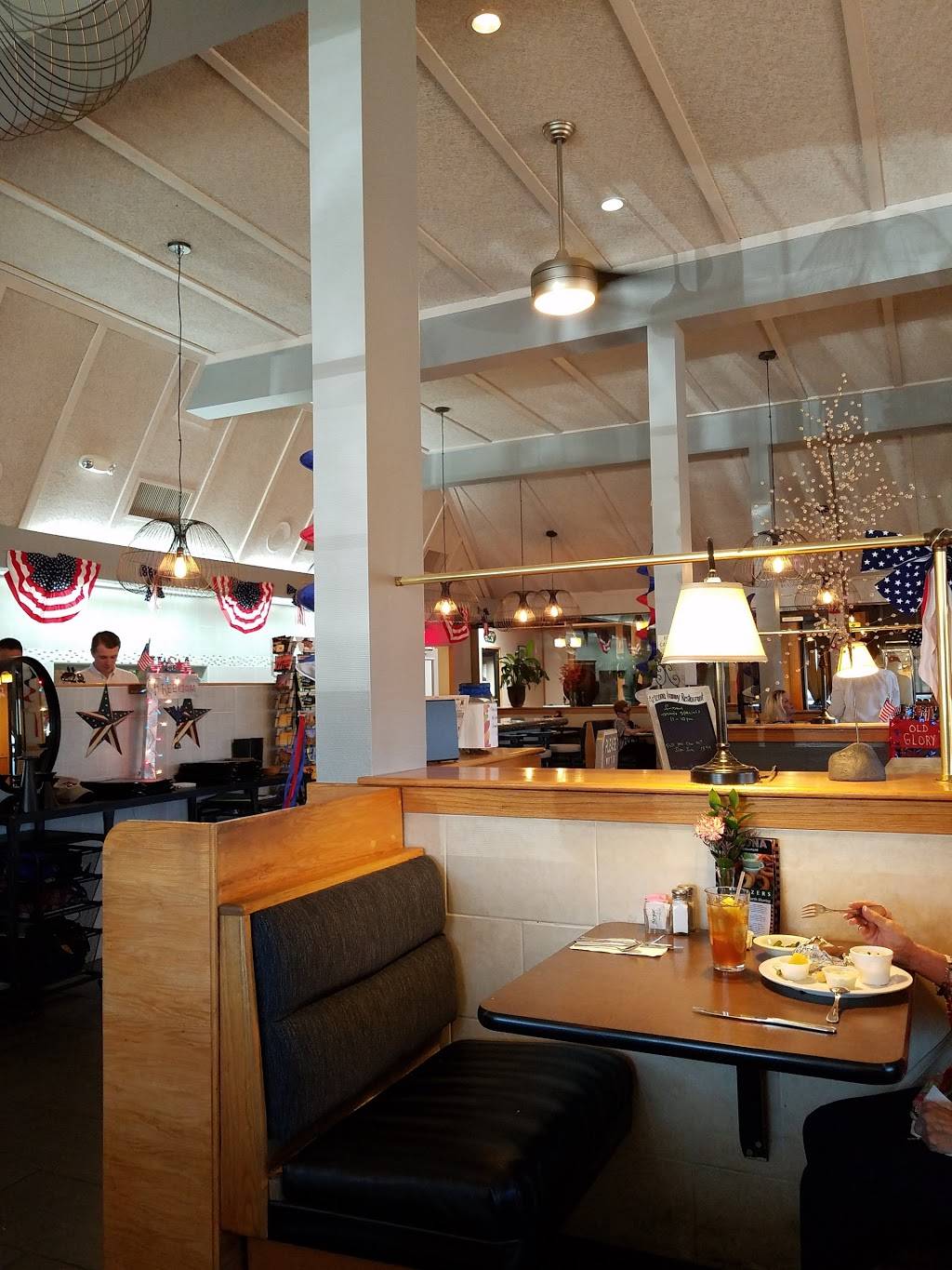 Arizona Family Restaurant | night club | 80 W Esperanza Blvd, Green Valley, AZ 85614, USA | 5206253680 OR +1 520-625-3680