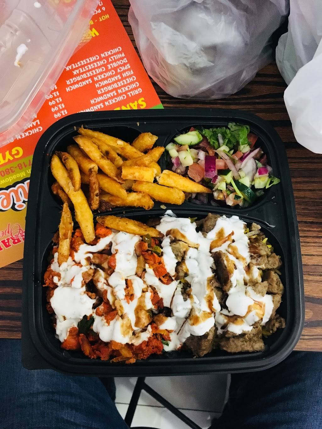 Halal Munchies | restaurant | 69-21 164th St, Fresh Meadows, NY 11365, USA | 7183800100 OR +1 718-380-0100