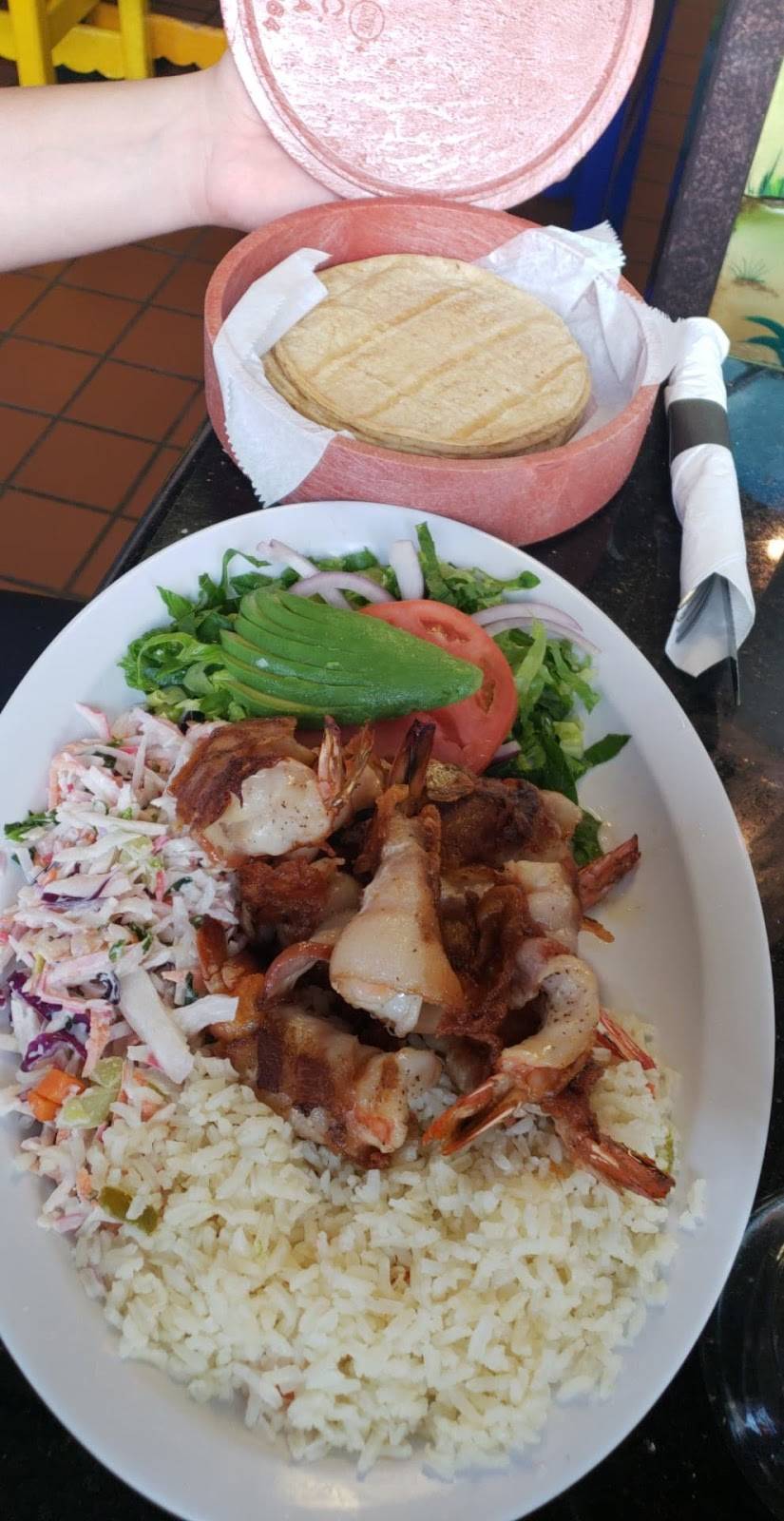 MARISCOS EL ABUELO Y YO | restaurant | 1234 S Cesar E Chavez Dr, Milwaukee, WI 53204, USA | 4145850005 OR +1 414-585-0005