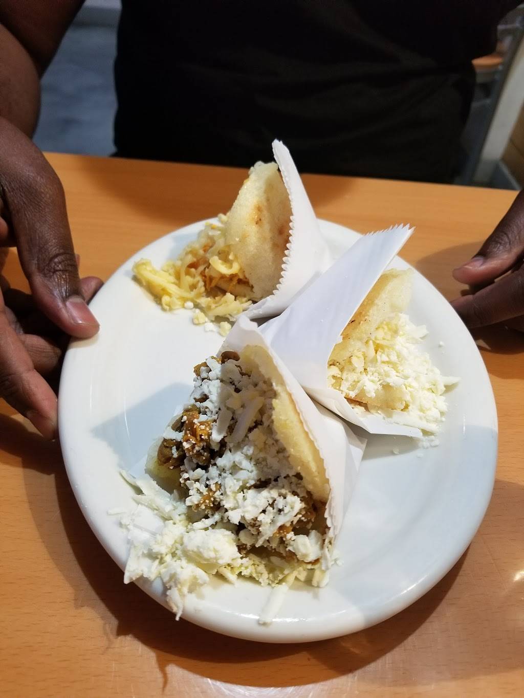 Nicos Arepas Grill | restaurant | 8303 N Armenia Ave, Tampa, FL 33604, USA | 8137037336 OR +1 813-703-7336