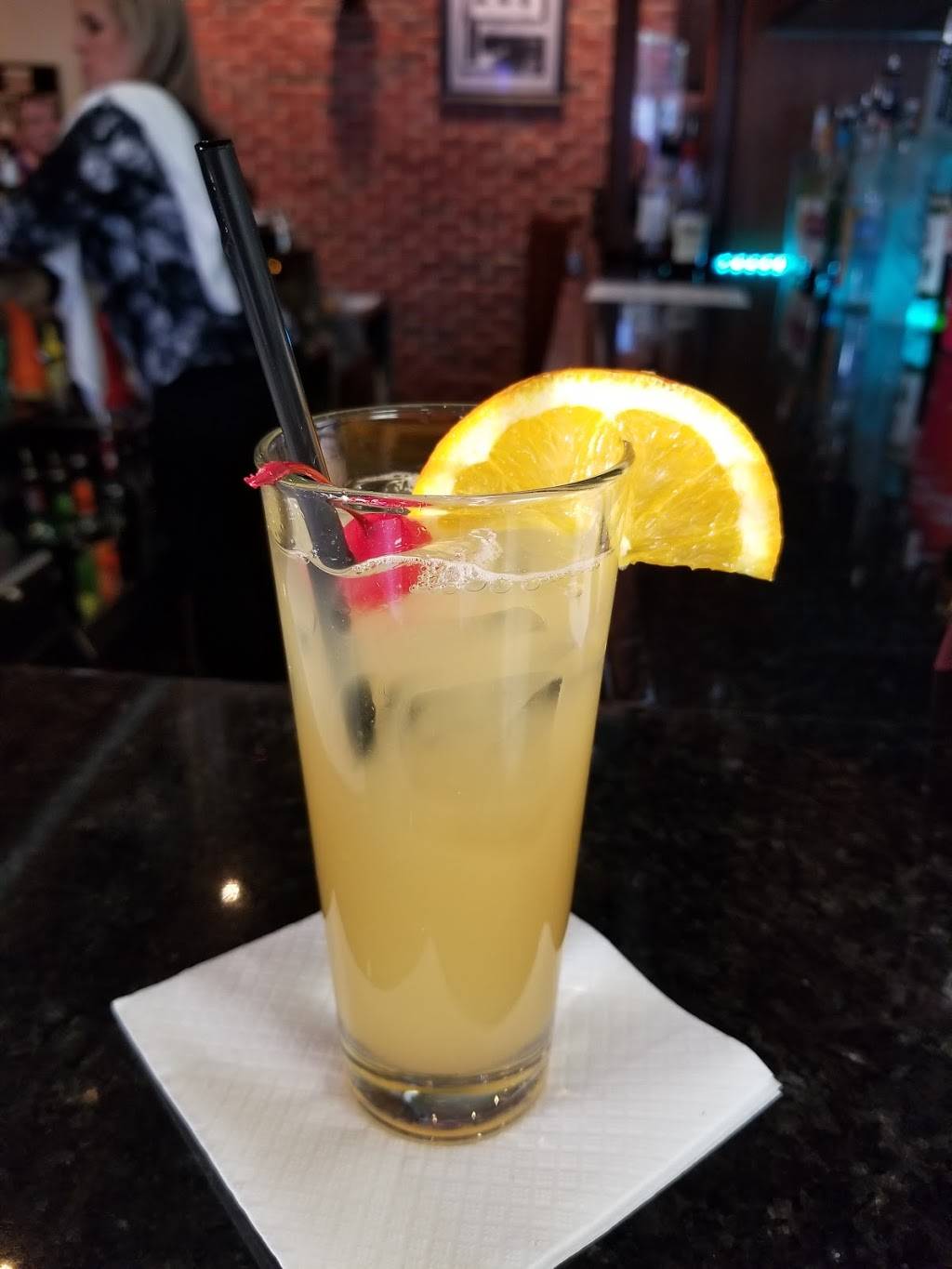 Strawberry Moon | night club | 204 S Main St, Wauconda, IL 60084, USA | 8478655151 OR +1 847-865-5151