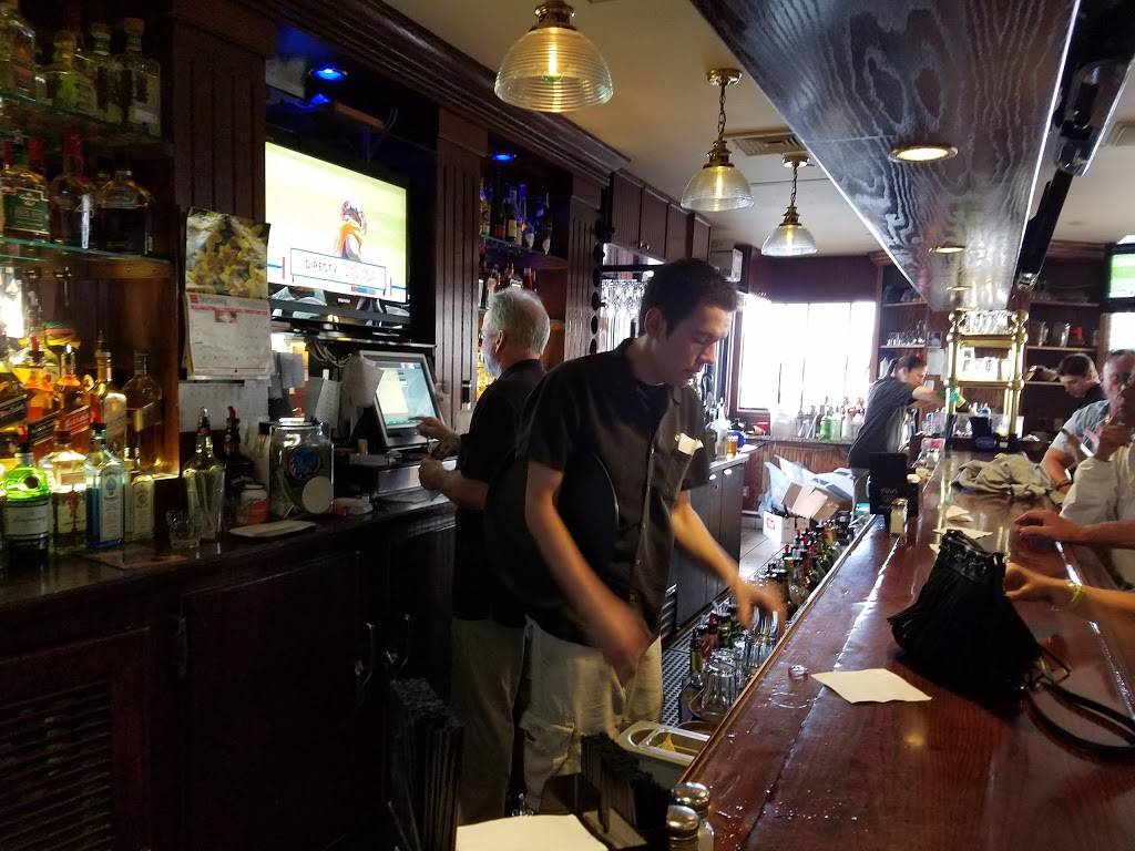 Crews Inn | restaurant | 31988 N River Rd, Harrison Charter Township, MI 48045, USA | 5864638144 OR +1 586-463-8144