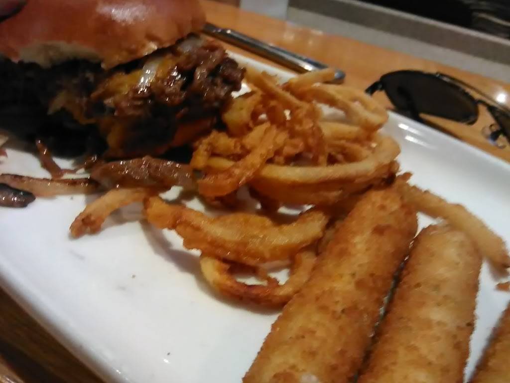 Applebees Grill + Bar | restaurant | 6844 N W War Memorial Dr, Peoria, IL 61615, USA | 3096925029 OR +1 309-692-5029