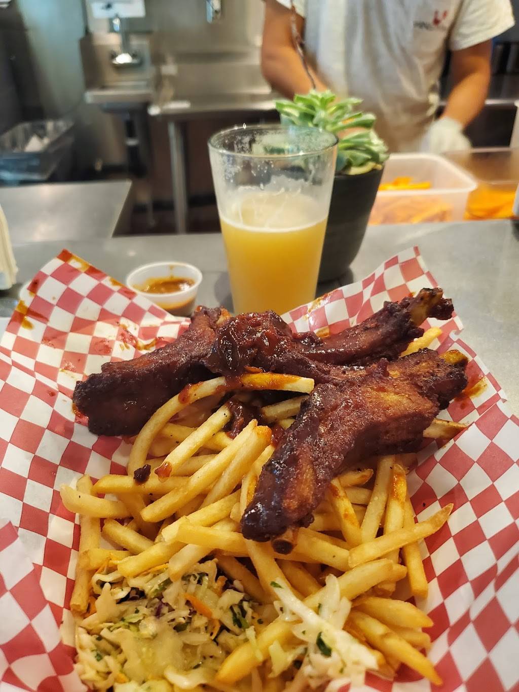 Wing Man | restaurant | 101 E Cotati Ave, Cotati, CA 94931, USA | 7077949464 OR +1 707-794-9464