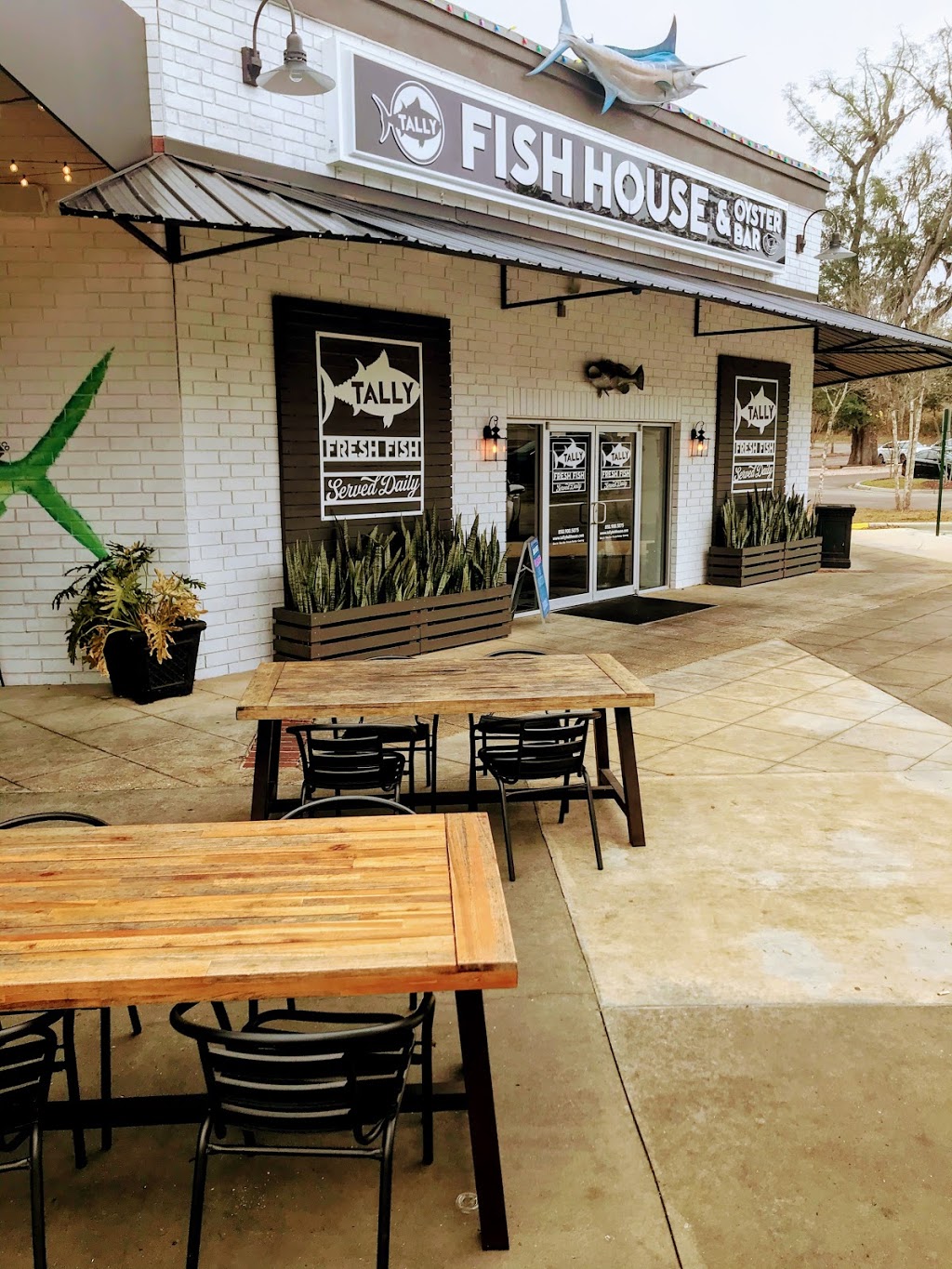 Tally Fish House & Oyster Bar | restaurant | 6802 Thomasville Rd, Tallahassee, FL 32312, USA | 8509005075 OR +1 850-900-5075