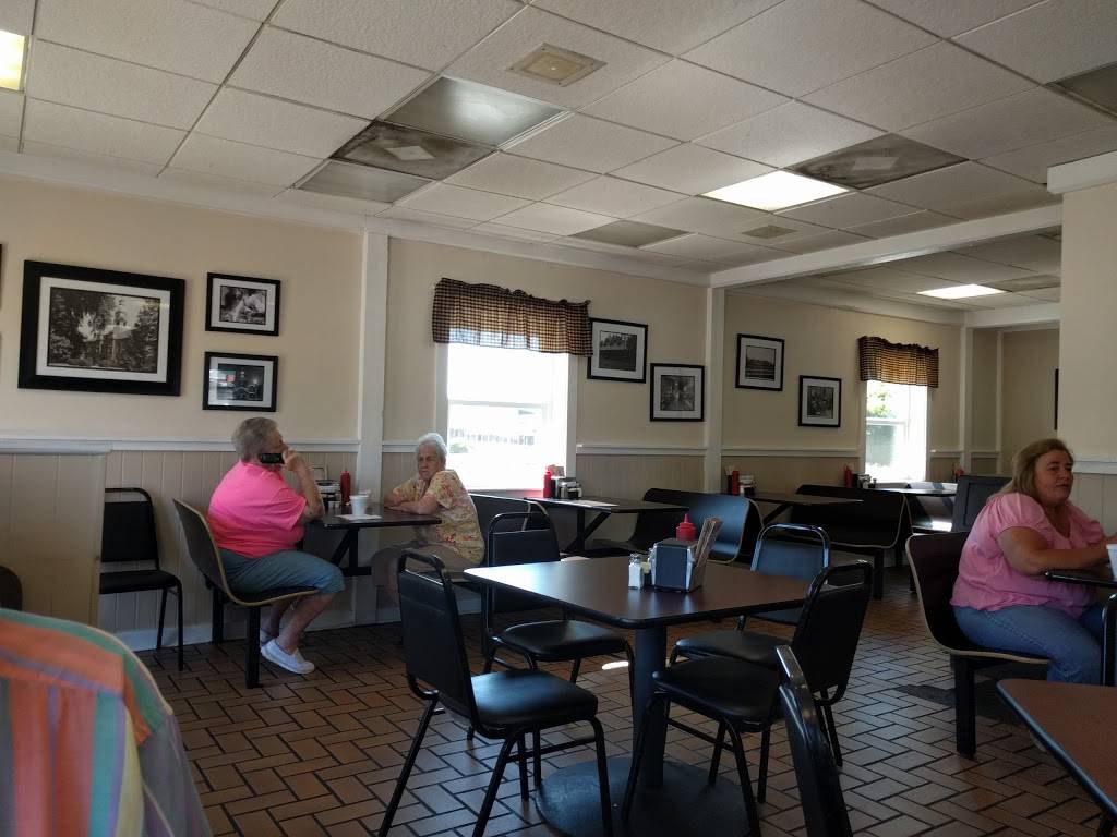 Tha Dawg House | restaurant | 1060 E Main St, Pulaski, VA 24301, USA | 5409802275 OR +1 540-980-2275