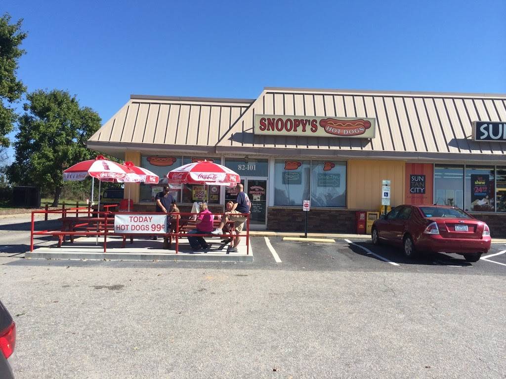 Snoopys Hot Dogs & More | restaurant | 82 Glen Rd, Garner, NC 27529, USA | 9197792545 OR +1 919-779-2545