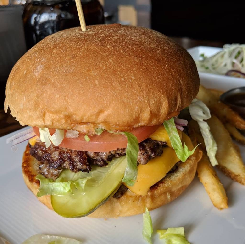 State & Main Kitchen & Bar | restaurant | 14760 Yonge St, Aurora, ON L4G 7H8, Canada | 9055037900 OR +1 905-503-7900