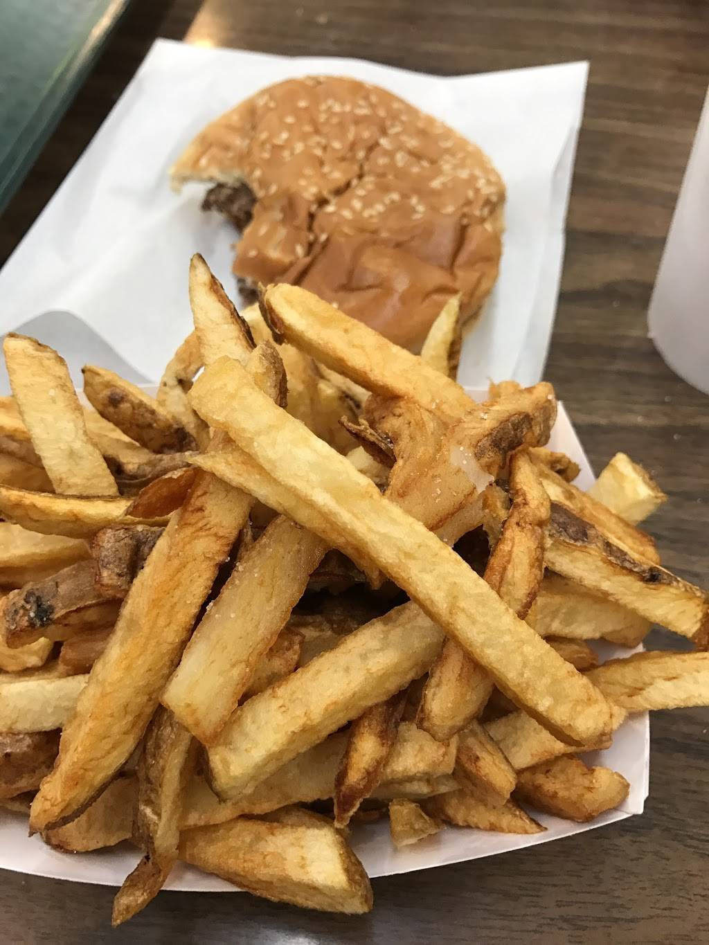 Barrys Grill | restaurant | 3124 N May Ave, Oklahoma City, OK 73112, USA | 4059487878 OR +1 405-948-7878