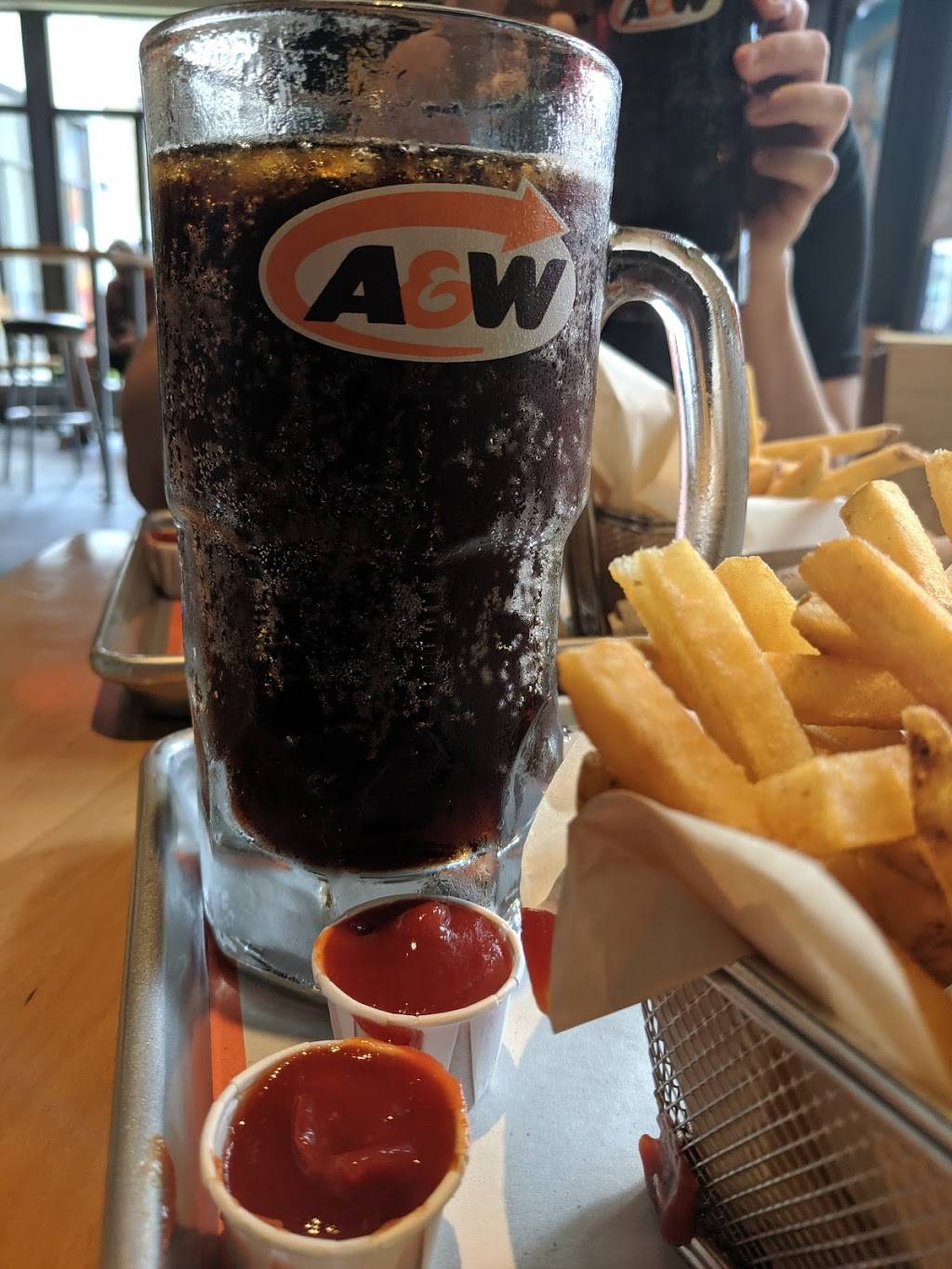 A&W Canada | restaurant | 5120 Chemin Queen Mary, Montréal, QC H3W 1X2, Canada | 5143031205 OR +1 514-303-1205