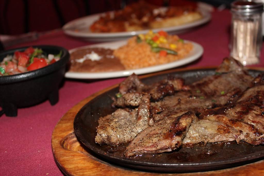 El Aguila Dorada | restaurant | 830 Broadway, Bayonne, NJ 07002, USA | 2018580033 OR +1 201-858-0033