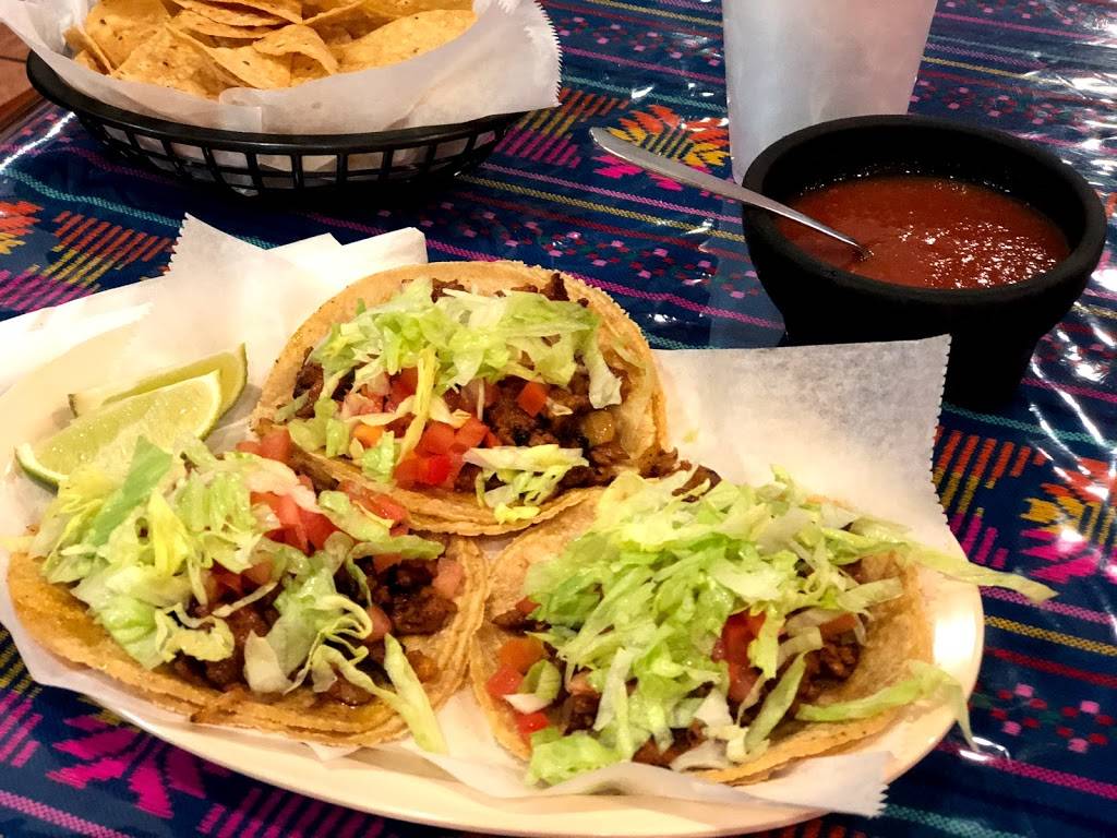 El Gallo Bravo | restaurant | 1429 W Montrose Ave, Chicago, IL 60613, USA | 7734045358 OR +1 773-404-5358