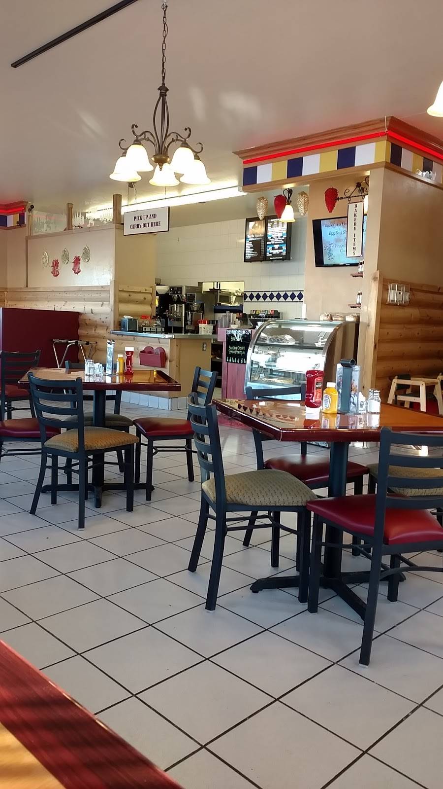 Storheims Restaurant | restaurant | 141 US-2, Iron Mountain, MI 49801, USA | 9067799580 OR +1 906-779-9580