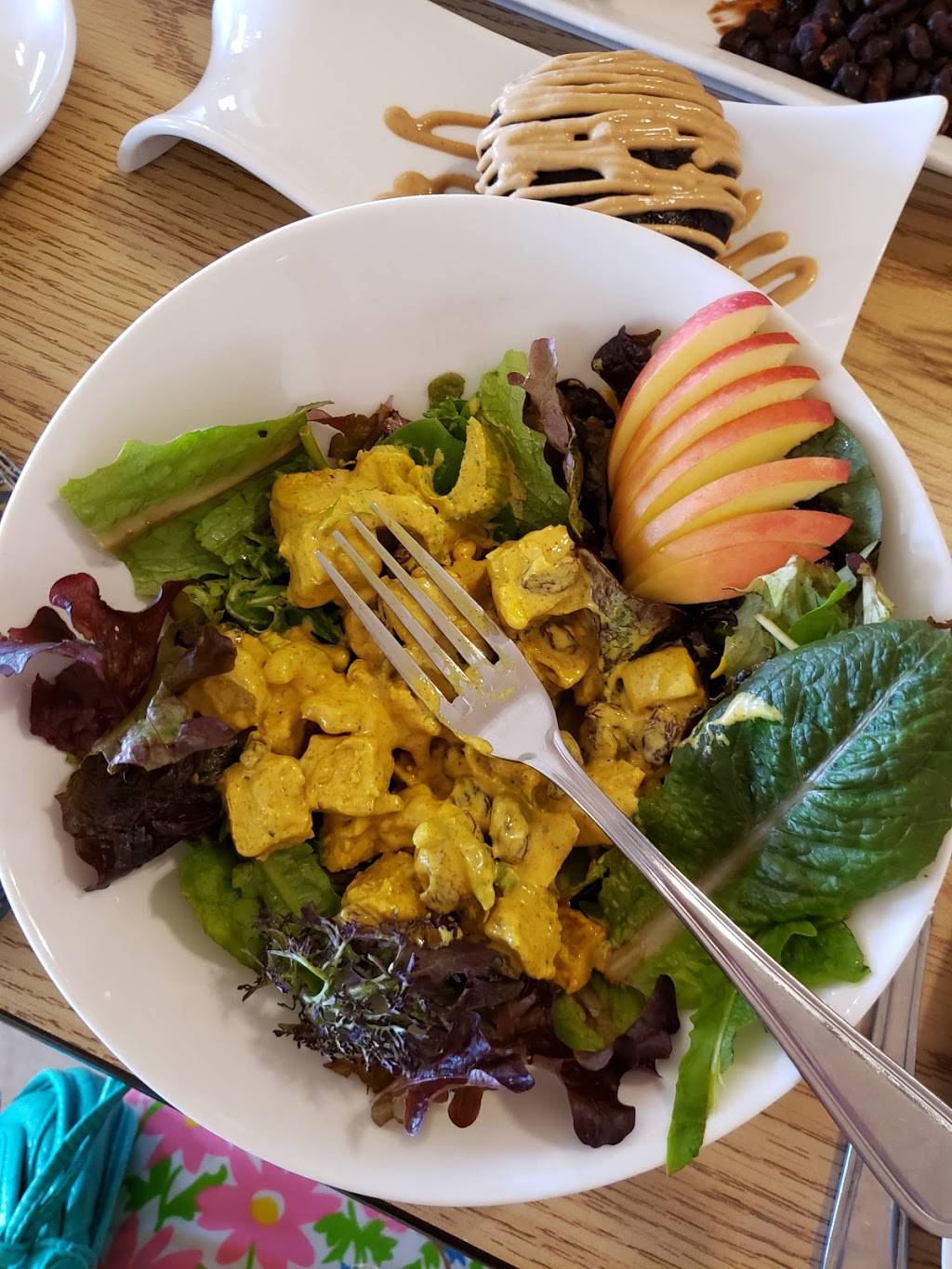 Love Café | restaurant | 39993 CA-41, Oakhurst, CA 93644, USA | 5596425683 OR +1 559-642-5683