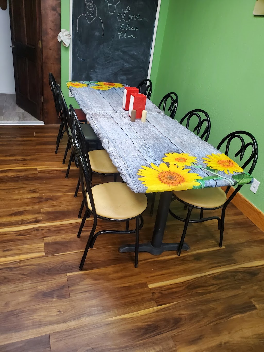 Lettuce Express | restaurant | 502 State St, Augusta, KS 67010, USA | 3163587014 OR +1 316-358-7014