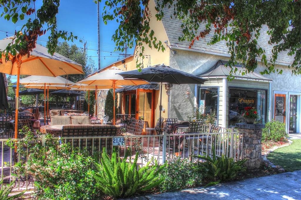 Chases La Verne | restaurant | 2079 Bonita Ave #100, La Verne, CA 91750, USA | 9095966810 OR +1 909-596-6810