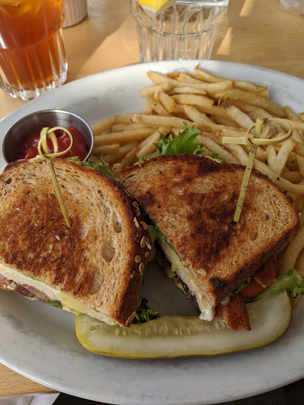 The Perfect Landing Restaurant | restaurant | 7625 S Peoria St, Englewood, CO 80112, USA | 3036494478 OR +1 303-649-4478