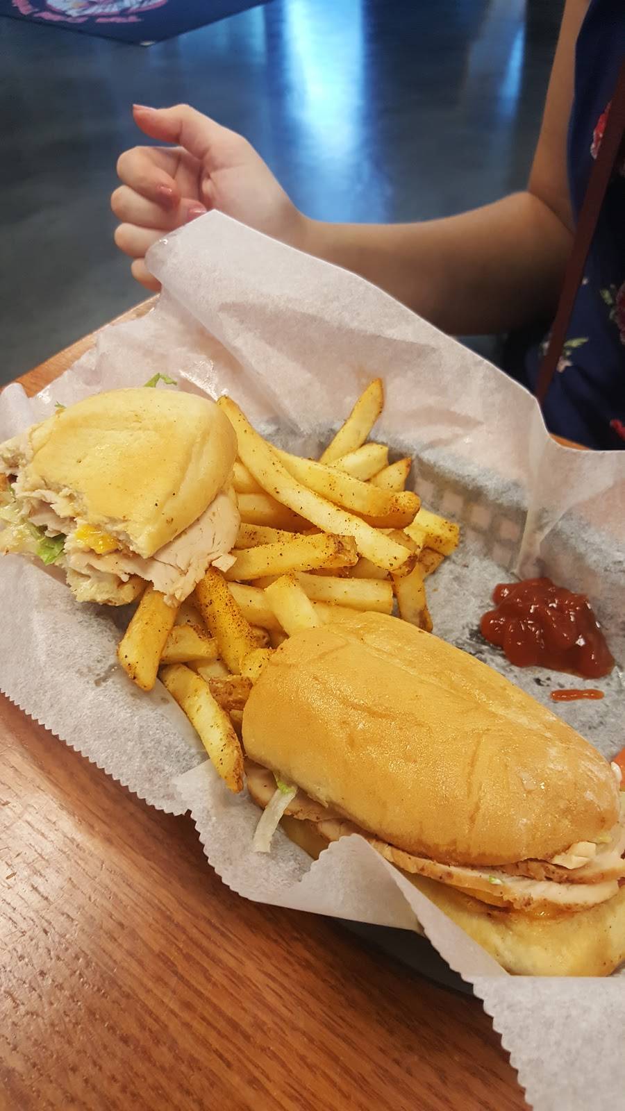 The Fried Turkey Sandwich Shop | restaurant | 2318 Paintersmill Dr, Fayetteville, NC 28304, USA | 9104252755 OR +1 910-425-2755