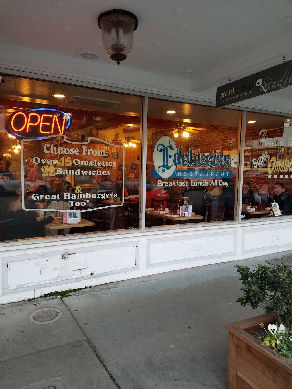 Edelweiss 2 | restaurant | 111 Sacramento St, Auburn, CA 95603, USA | 5308898123 OR +1 530-889-8123