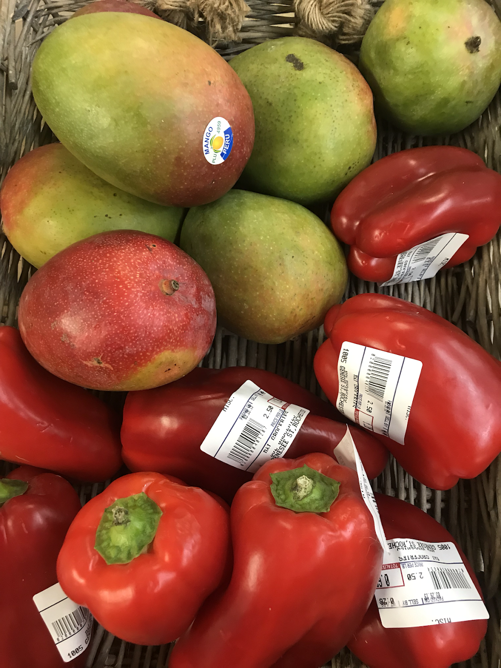 D & L Groceries Inc | restaurant | 1005 Genesee St, Rochester, NY 14611, USA | 5854360460 OR +1 585-436-0460