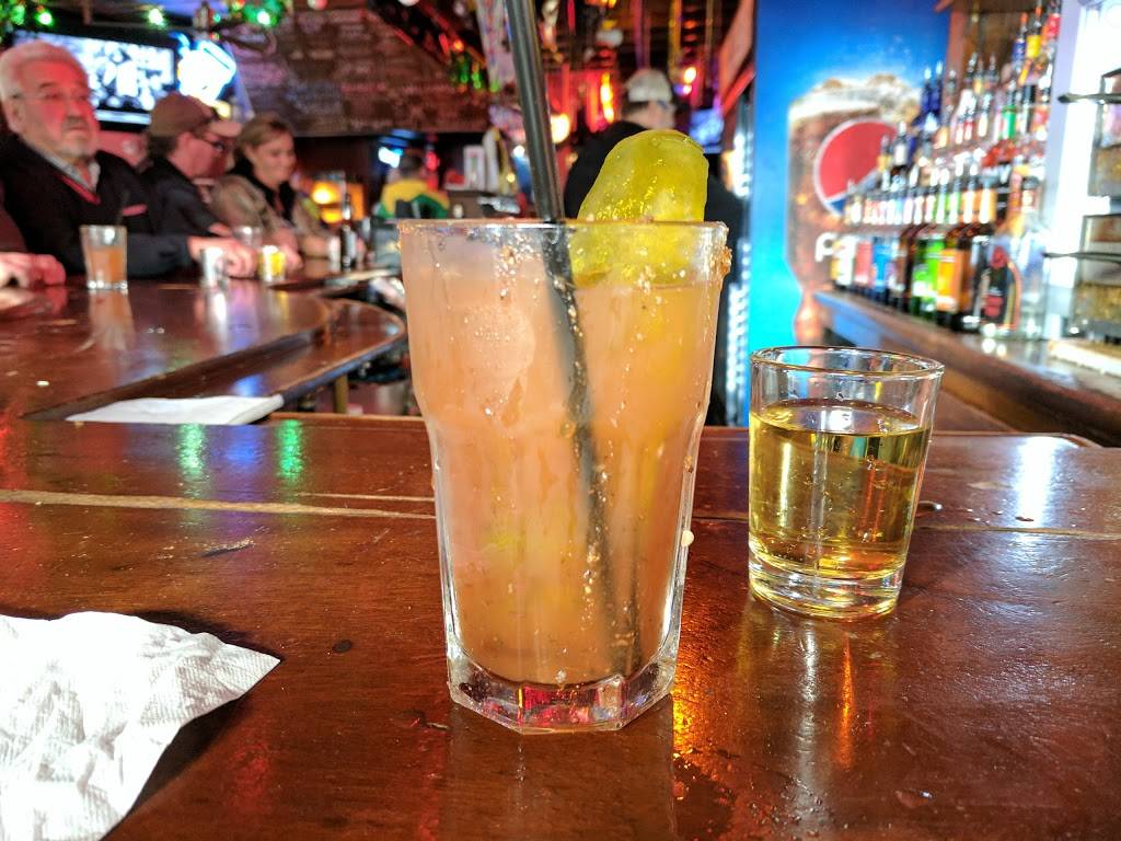 Dicks Bar & Grill | restaurant | 111 Walnut St, Hudson, WI 54016, USA | 7153865222 OR +1 715-386-5222