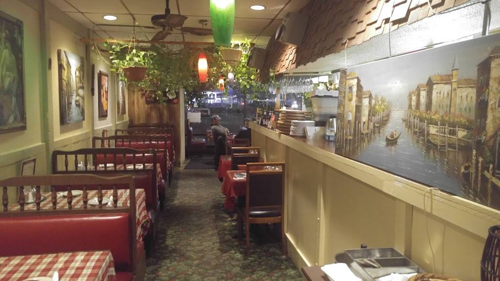 Moms Pizza | restaurant | 3255 Columbia Pike, Arlington, VA 22204, USA | 7039207789 OR +1 703-920-7789