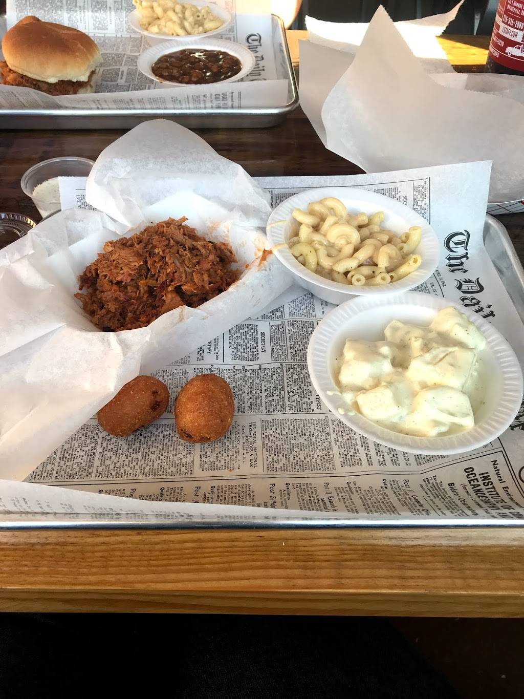 Hickory House Bbq | restaurant | 385 W Main St, Wytheville, VA 24382, USA | 2763352211 OR +1 276-335-2211