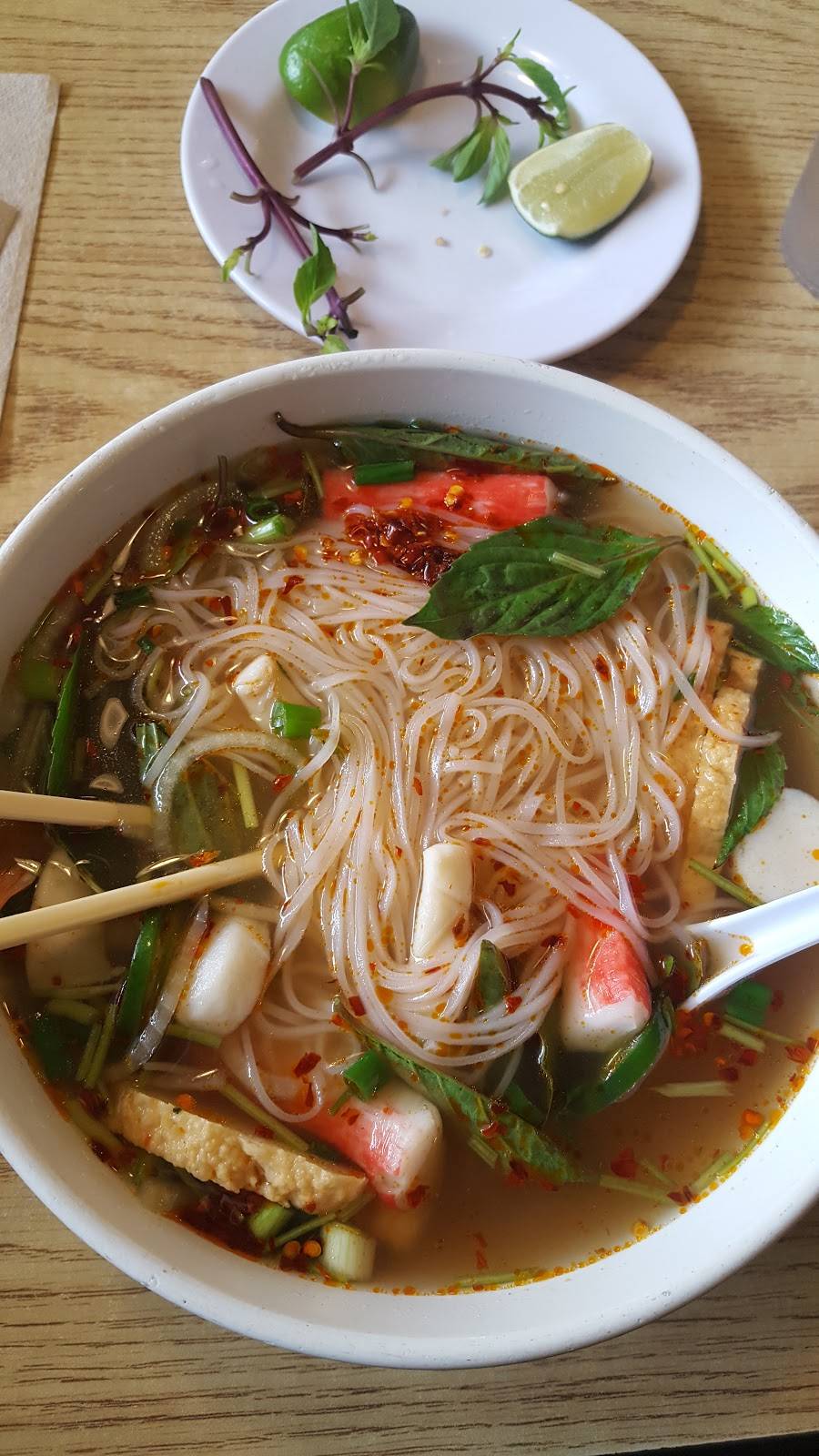 Pho Viet | restaurant | 5475 S 27th St, Milwaukee, WI 53221, USA | 4142828852 OR +1 414-282-8852