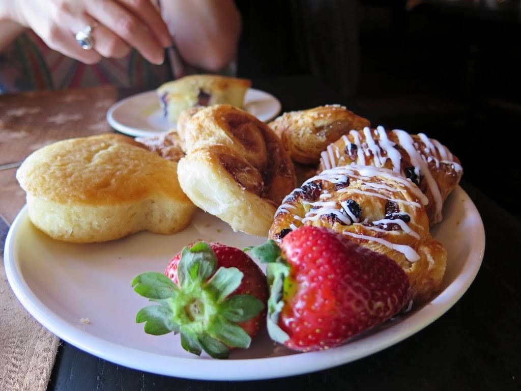 Cinderellas Royal Table | restaurant | 1365 W Monorail Way, Orlando, FL 32836, USA | 4079342927 OR +1 407-934-2927