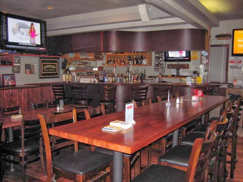 Grand Oaks | Restaurant & Sports Lounge | night club | 3701 Grand Ave, Oakland, CA 94610, USA | 5104515253 OR +1 510-451-5253