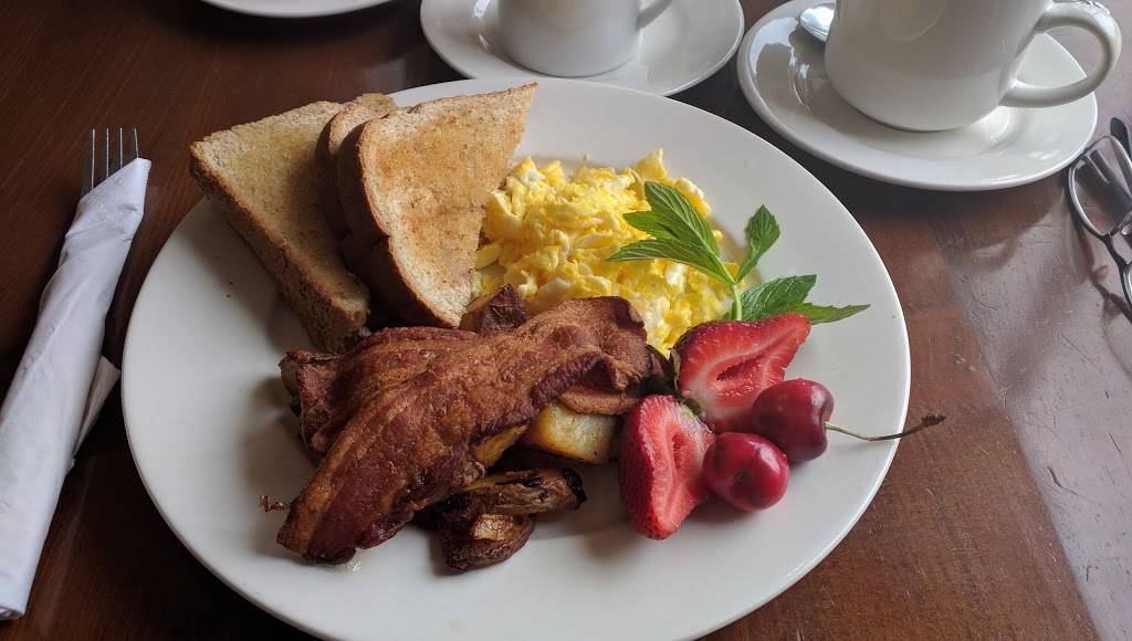 Le Café Entre Amis | restaurant | 491 Rue Notre Dame, Montebello, QC J0V 1L0, Canada | 8196645332 OR +1 819-664-5332