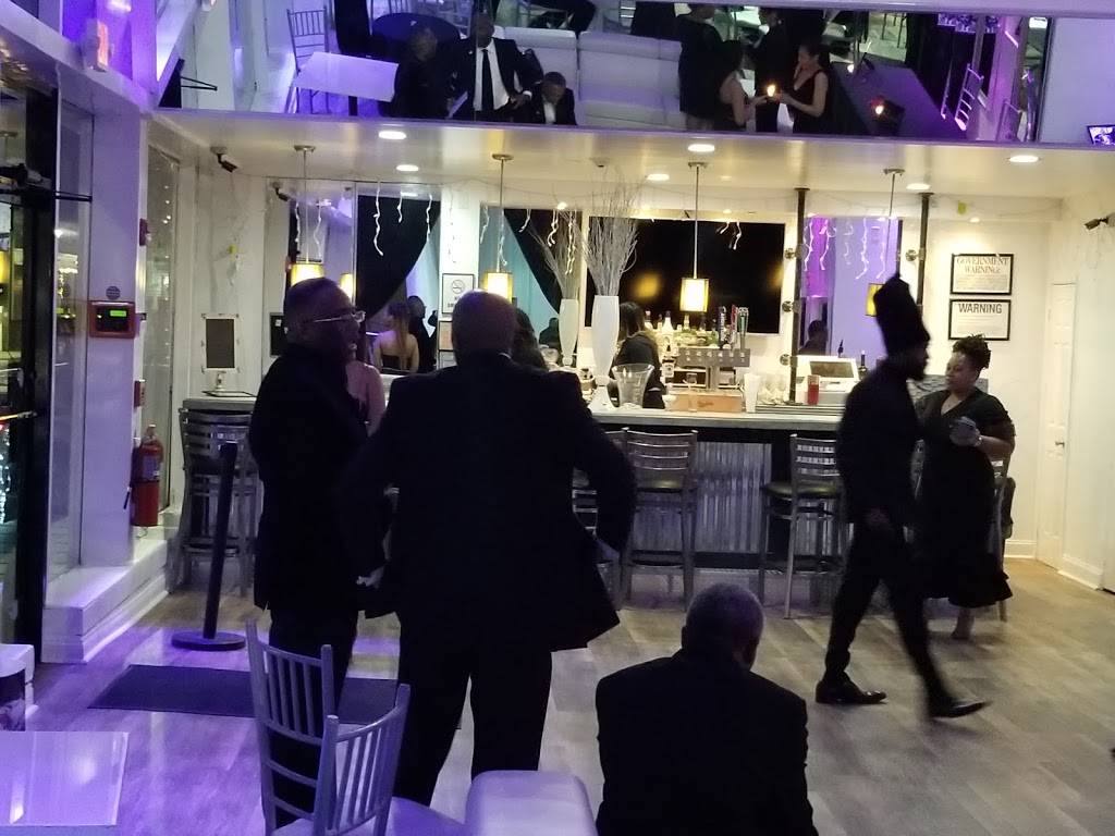 The factory | restaurant | 124 Woodcleft Ave, Freeport, NY 11520, USA | 5163308317 OR +1 516-330-8317