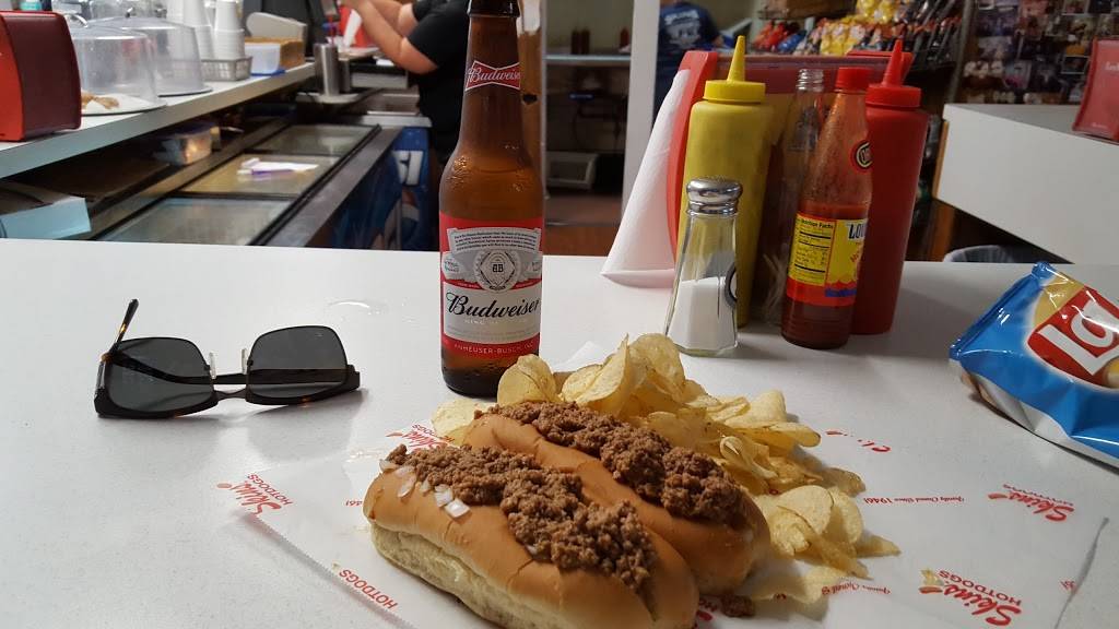 Skins Hotdogs | restaurant | 203 Hudgens St, Anderson, SC 29621, USA | 8642259229 OR +1 864-225-9229