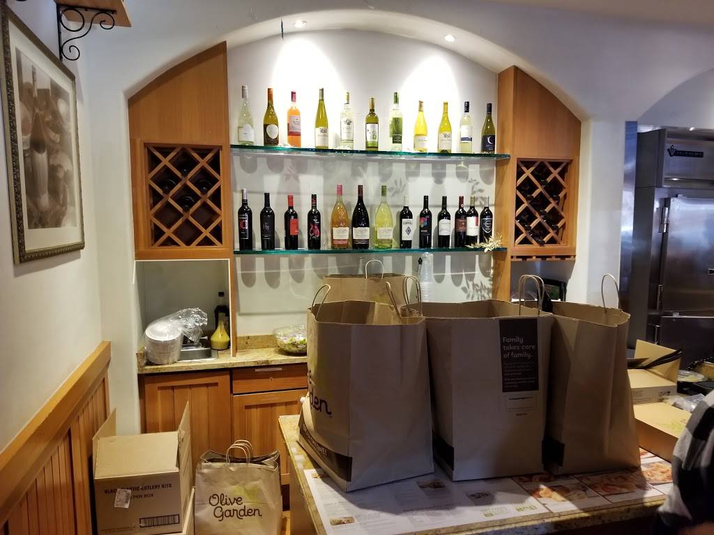 Olive Garden Italian Restaurant | meal takeaway | 10800 W Charleston Blvd, Las Vegas, NV 89135, USA | 7023418190 OR +1 702-341-8190