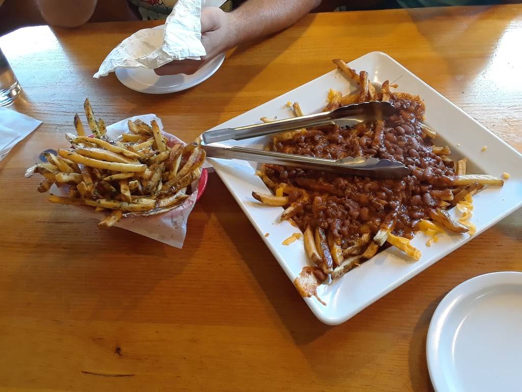 The Bronx Deli | restaurant | 247 S Telegraph Rd, Pontiac, MI 48341, USA | 2486815555 OR +1 248-681-5555