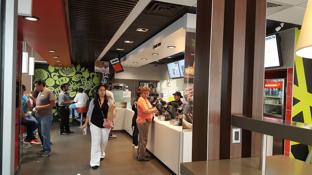 McDonalds | cafe | 111 Jackson Blvd, Chicago, IL 60604, USA | 3129221648 OR +1 312-922-1648