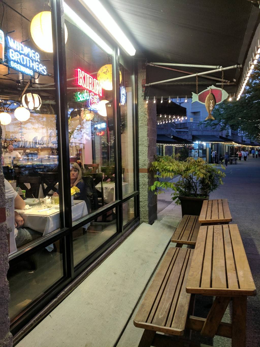 YoMi Sushi | restaurant | 315 SW Montgomery St #150, Portland, OR 97201, USA | 5032943888 OR +1 503-294-3888