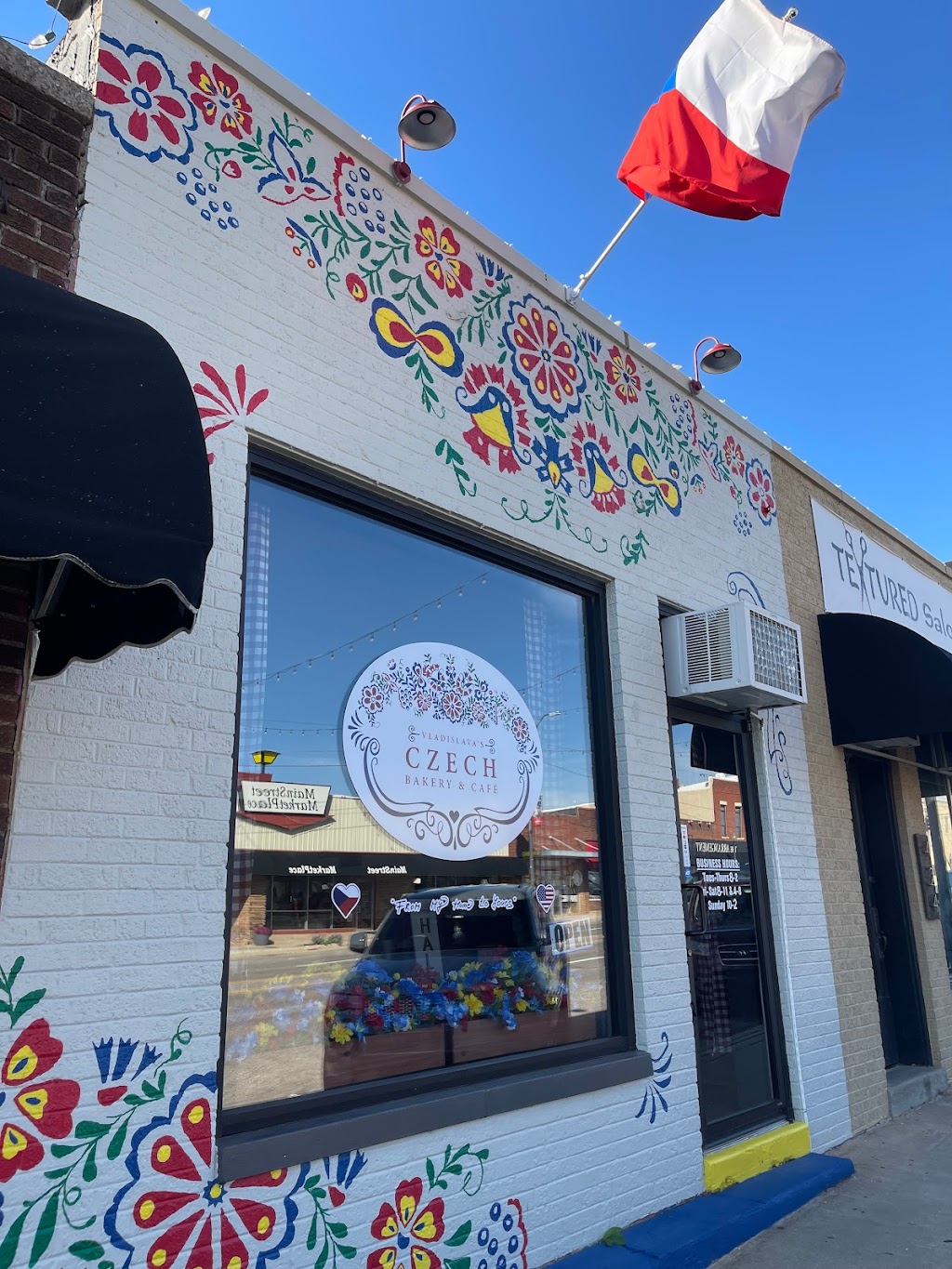 Vladislavas Czech Bakery & Cafe | restaurant | 422 W Main St, Yukon, OK 73099, USA | 4058330318 OR +1 405-833-0318