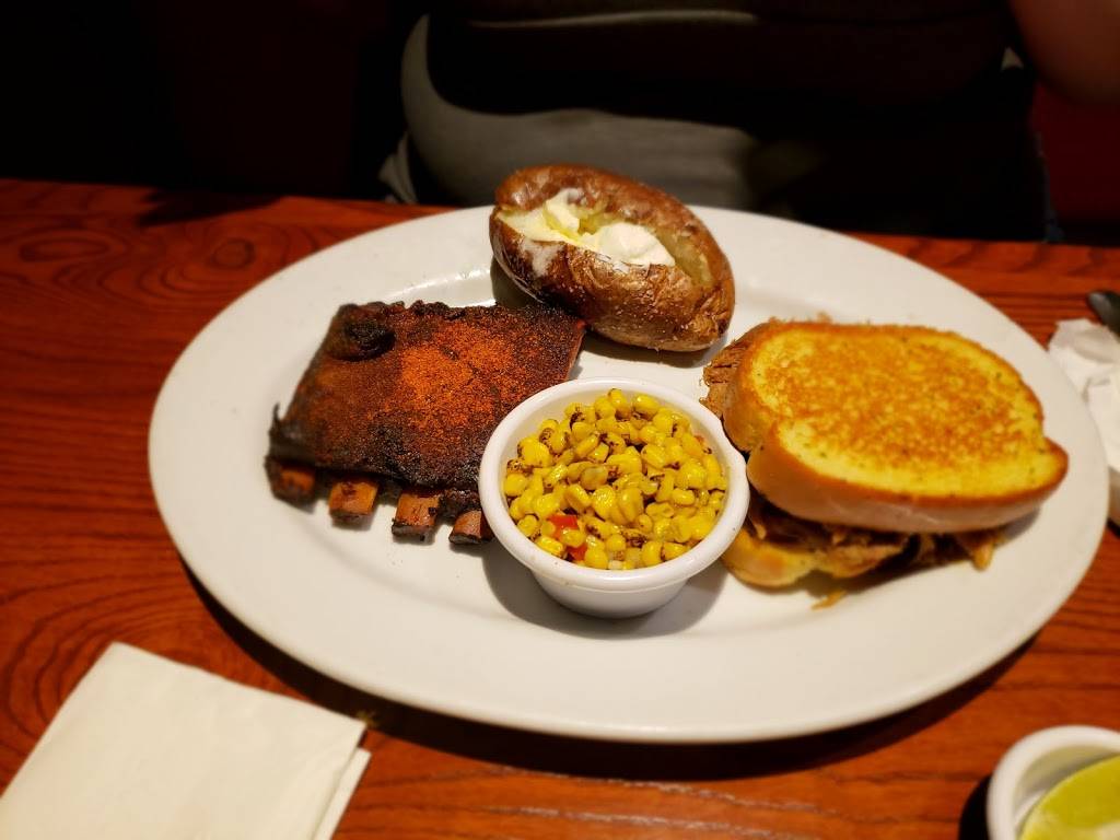 Smokey Bones Bar & Fire Grill | restaurant | 2601 Prince William Pkwy, Woodbridge, VA 22192, USA | 7034910390 OR +1 703-491-0390
