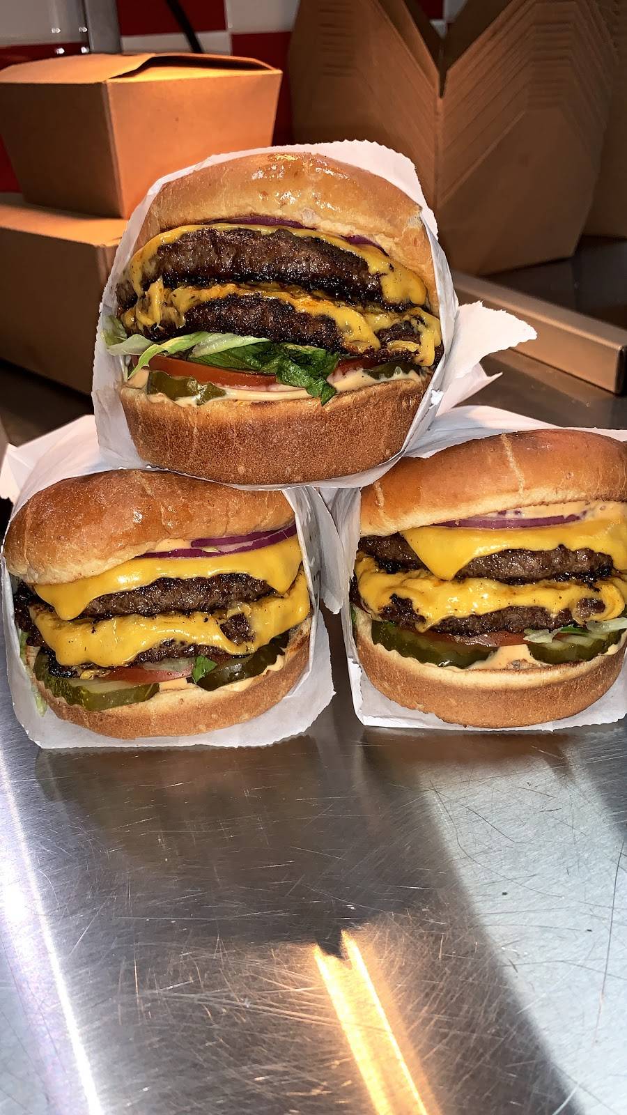 California Burgerz | restaurant | 12045 Conant St, Hamtramck, MI 48212, USA | 3137038000 OR +1 313-703-8000