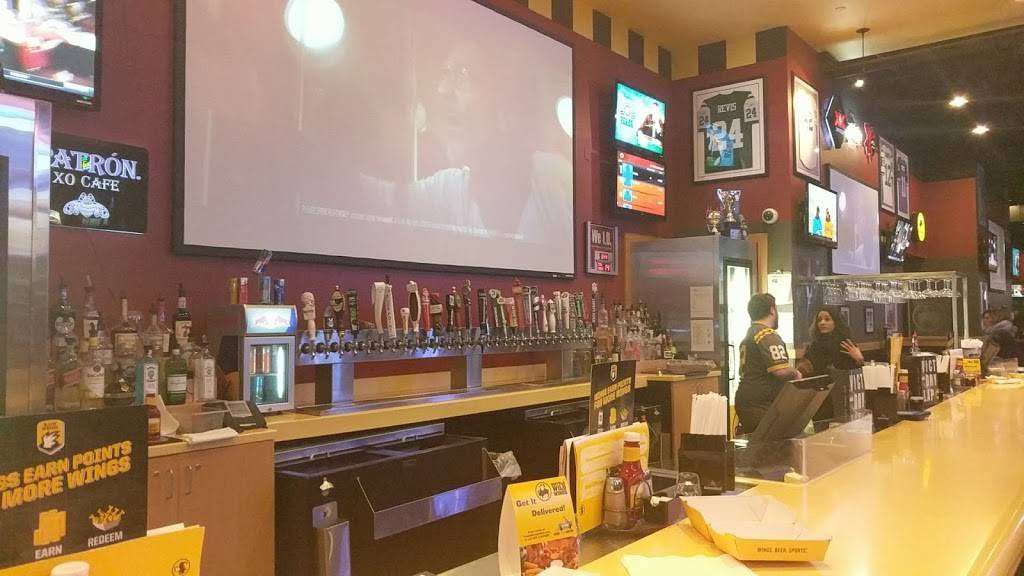 Buffalo Wild Wings | restaurant | 26 Backus Ave, Danbury, CT 06810, USA | 2037949453 OR +1 203-794-9453