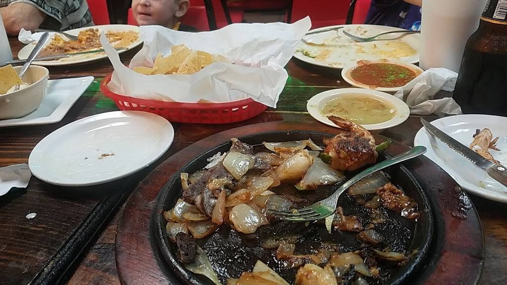 10 De Mayo Beaumont | restaurant | 8350 College St, Beaumont, TX 77707, USA | 4098614292 OR +1 409-861-4292